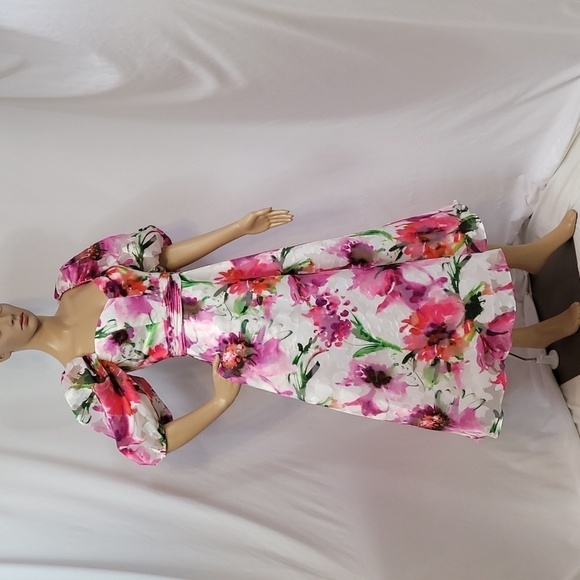 theia Oeganza Multi Floral Print Tea Leght Cocktail Dress - Picture 9 of 17